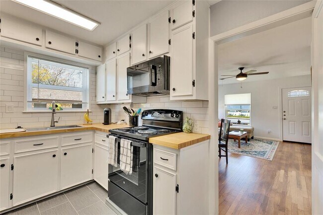Building Photo - 5206 Grover Ave