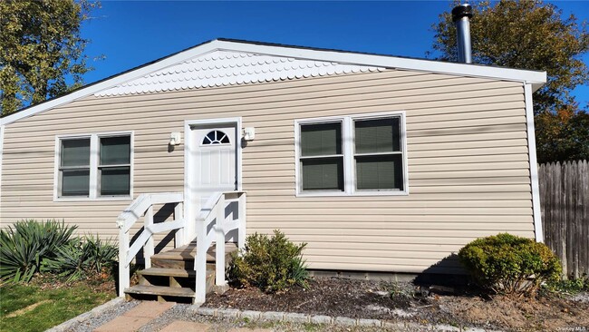 Primary Photo - 169 Bayview Dr