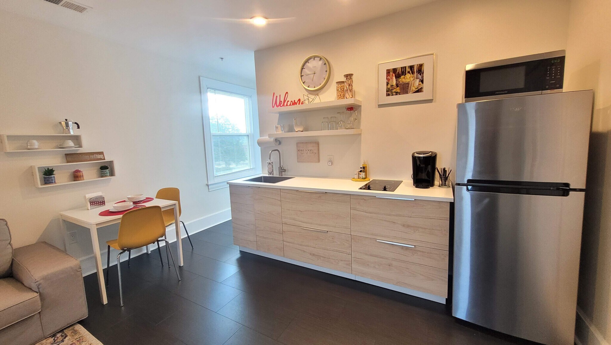 Kitchen with the essentials - 3541 Fort Ave