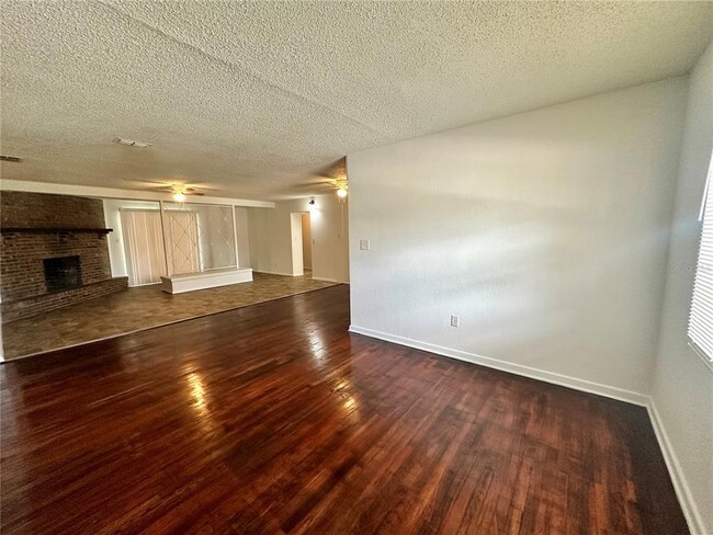 Building Photo - 5104 Londonderry Blvd