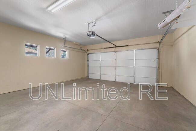 Building Photo - 1201 N Warm Springs Trail