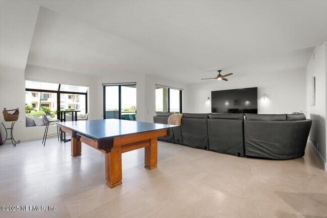 Building Photo - 739 Spinnakers Reach Dr