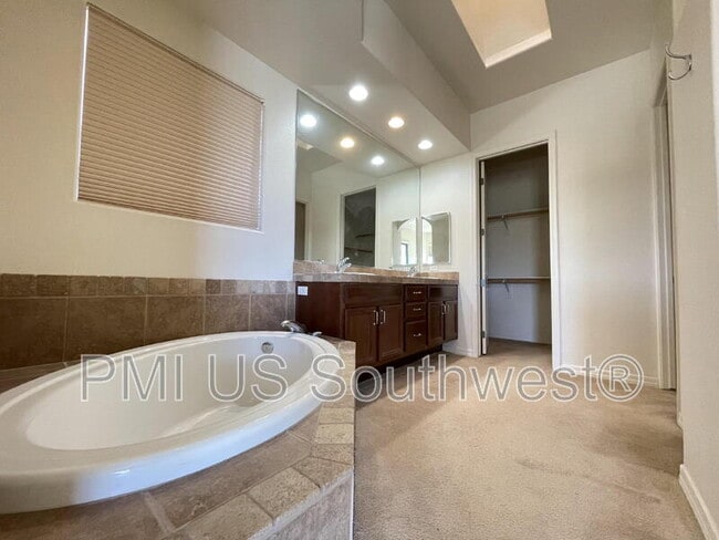 Building Photo - 2928 Esmerelda Dr