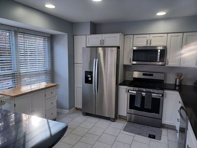 Building Photo - 8028 Valleys Crest Ct