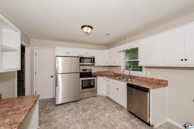 Building Photo - 753 Vaughn Cir