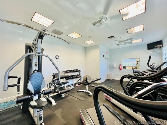 Building Photo - 7440 S Ocean Dr