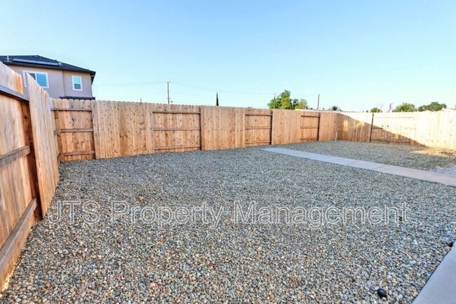 Building Photo - 5 Oak Manor Way