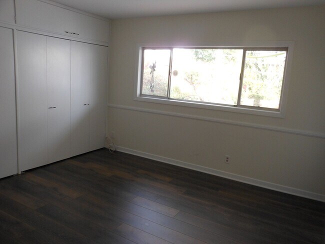 Building Photo - Charming Home near LMU