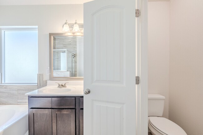 Building Photo - 1040 Indigo Sky St