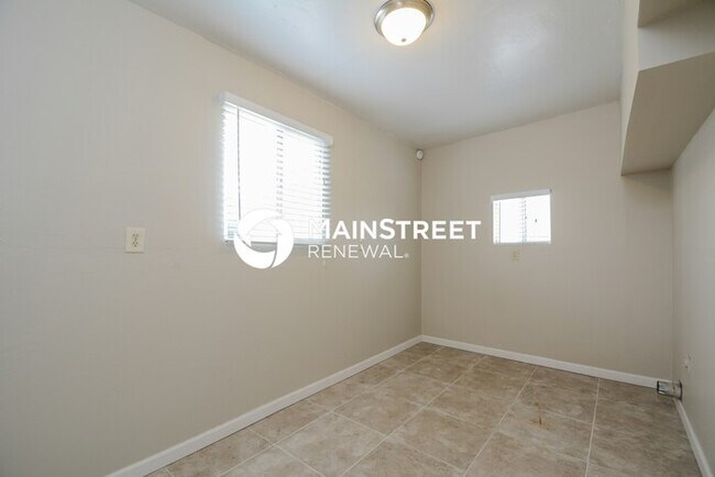 Building Photo - 2 Bedroom Pet-Friendly Home in Tucson, AZ with Main Street Renewal