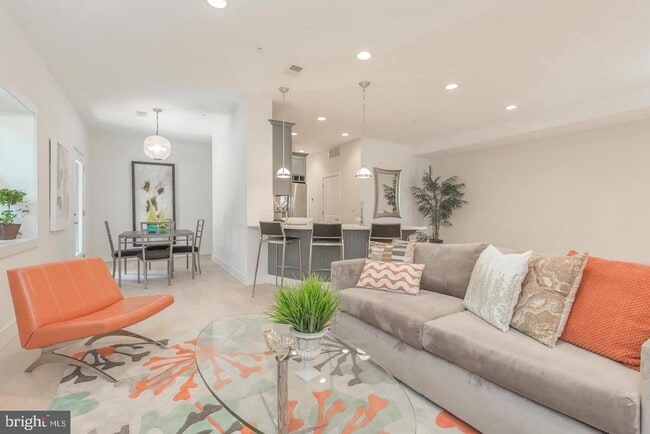 Building Photo - 1352 Quincy St NW