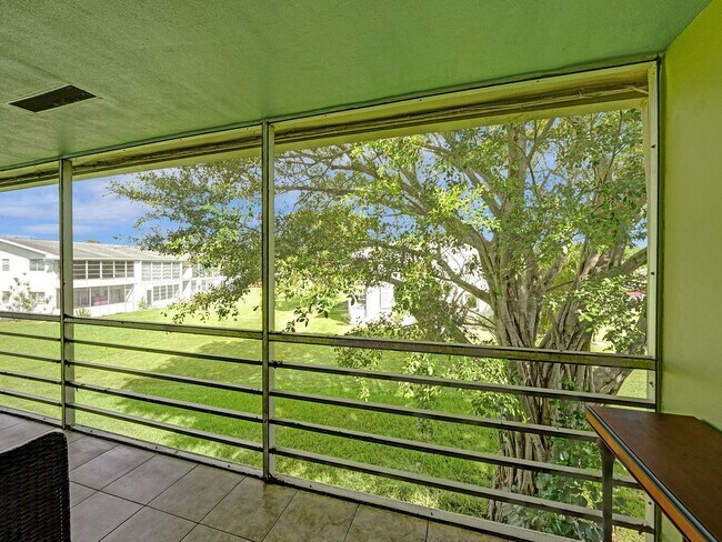 Building Photo - Beautiful fully furnished 2 bedroom 1.5 bath.
