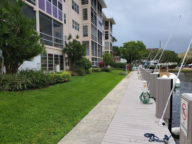 Building Photo - 1481 S Ocean Blvd