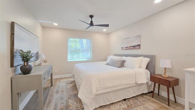 Building Photo - 515 34th Ave NE