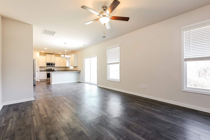 Building Photo - 352 White Peach Wy