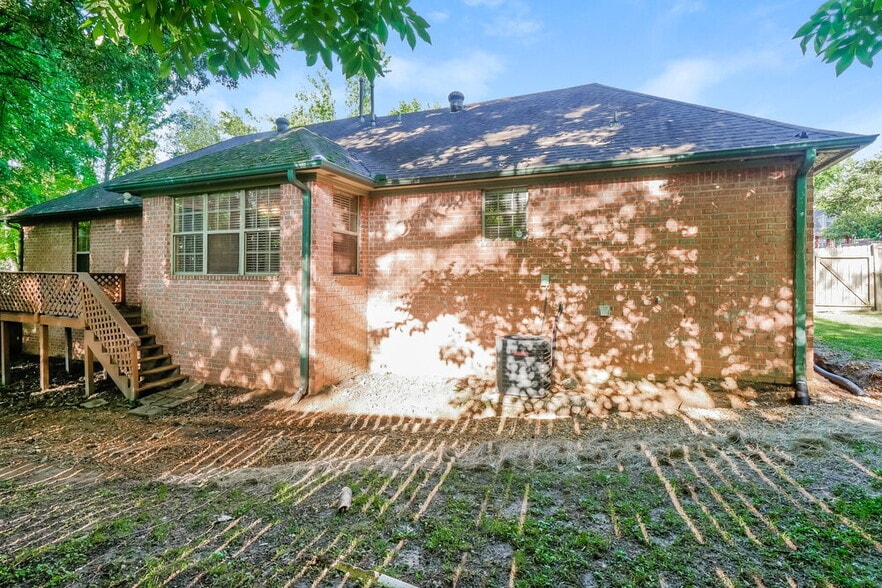 Building Photo - 6670 Tangleberry Cove