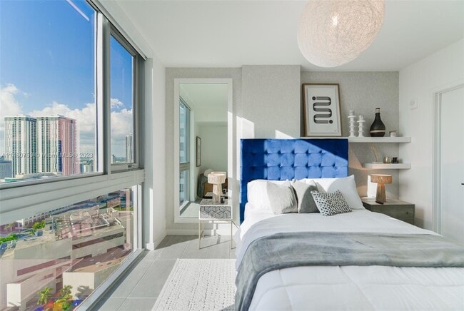 Building Photo - 227 NE 2nd St