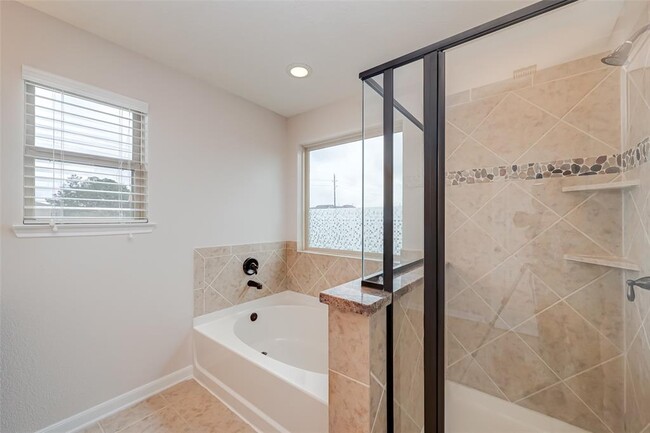 Building Photo - 15910 Copper Oak Ln