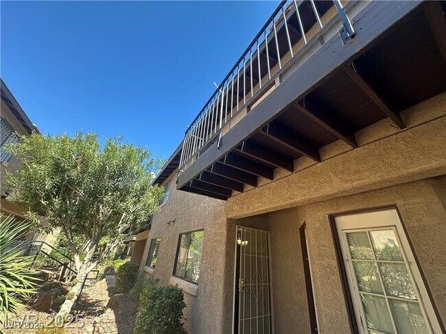 Building Photo - 3947 Delos Dr