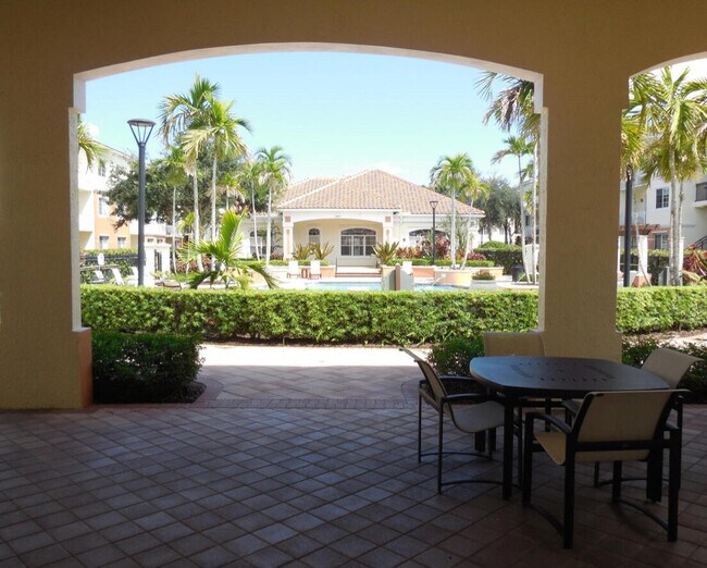 Building Photo - 9873 Baywinds Blvd