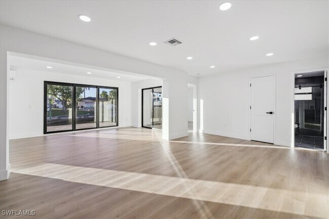 Building Photo - 4419 N Bay Cir