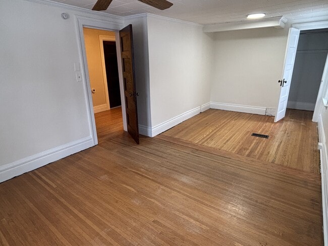 Building Photo - 66 Martinot Ave