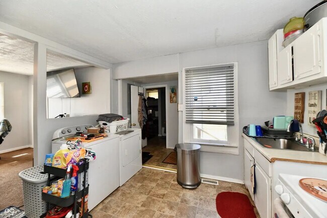 Building Photo - Charming 3-Bedroom Home Near Forest Manor Elementary!