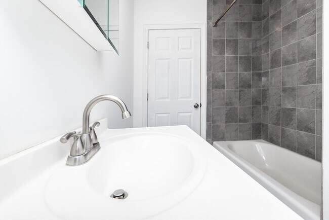 Building Photo - 74 Austin St