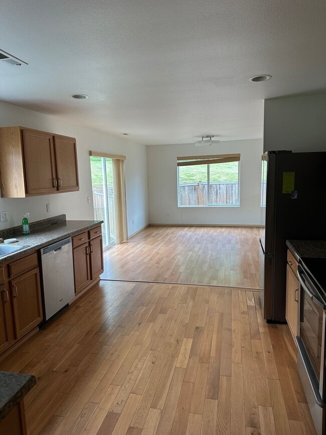 Building Photo - Charming 3 beds 2.5 bath house in Bothell!