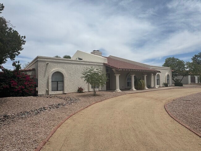 Building Photo - 11201 N 45th Way