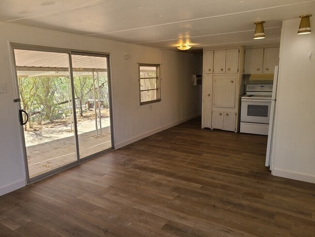 Primary Photo - $250 OFF 1ST MONTHS RENT! Beautiful Studio...