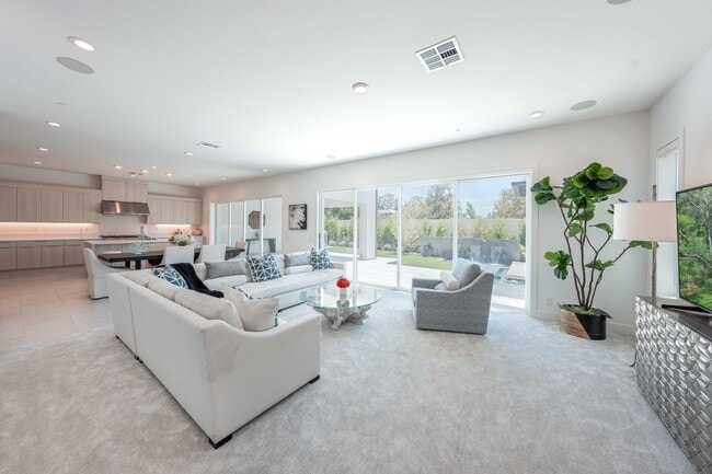 Building Photo - 120 Riverbend