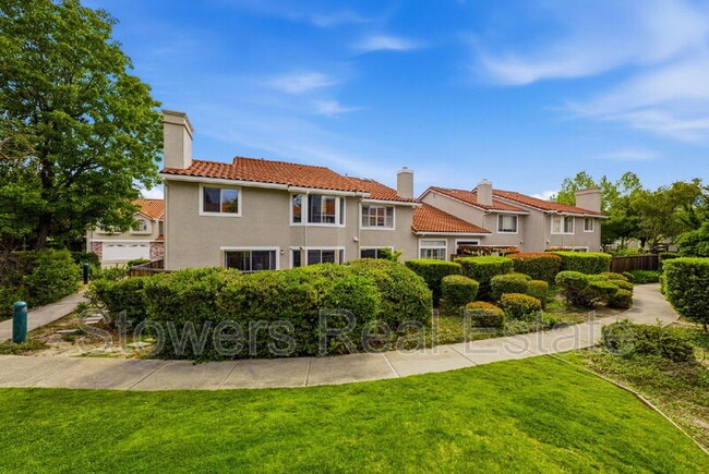 Building Photo - 350 Bellflower Dr