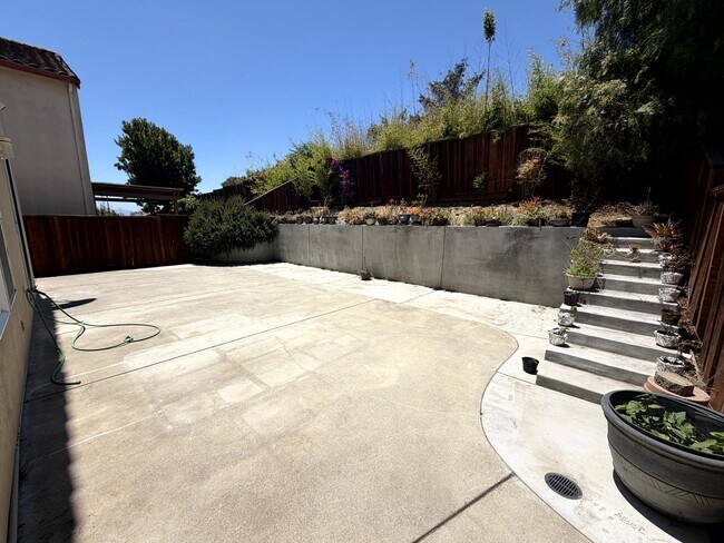 Building Photo - 1537 Oyster Bay Ct