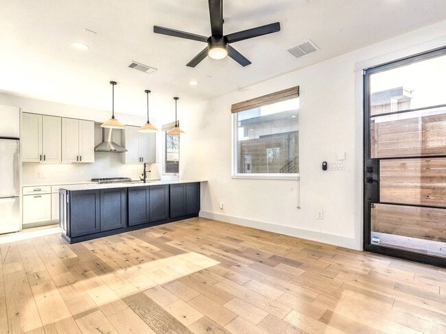 Building Photo - Stylish 2-Bedroom Home with Modern Bathrooms & Private Yard