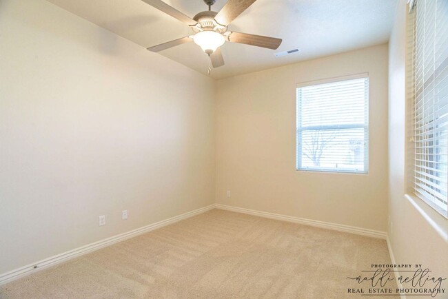 Building Photo - Crescent Heights Home: 55+ Community