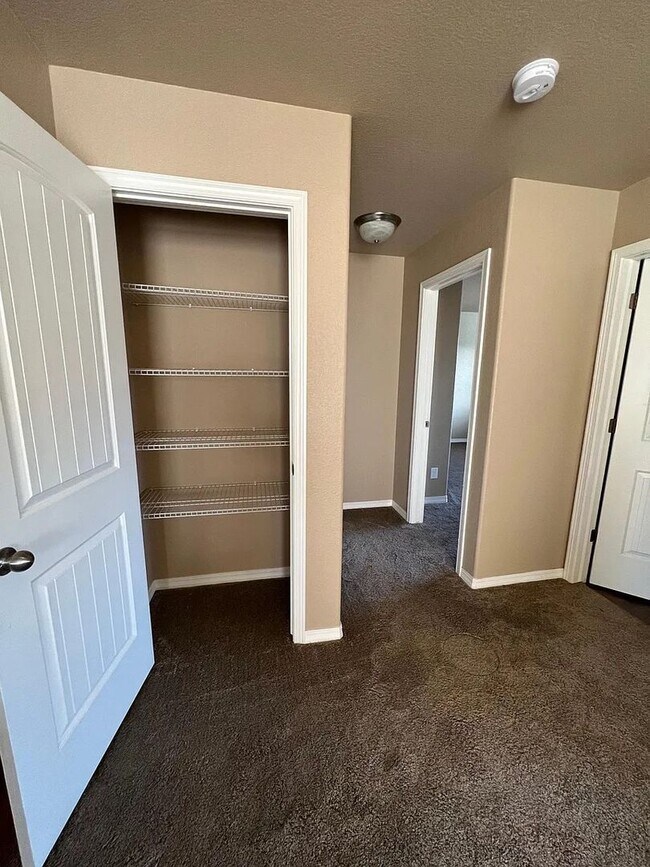 Building Photo - *COMING SOON* 3 Bedroom near Carson and Pe...