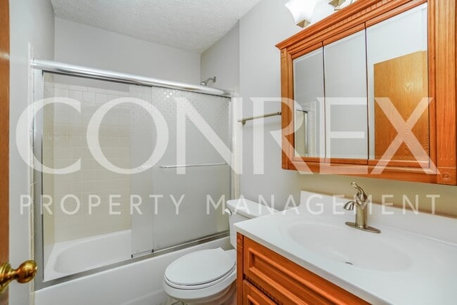 Building Photo - Amazing 3 Bedroom Ranch Home