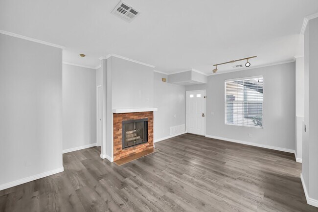 Building Photo - 10858 Sabre Hill Dr