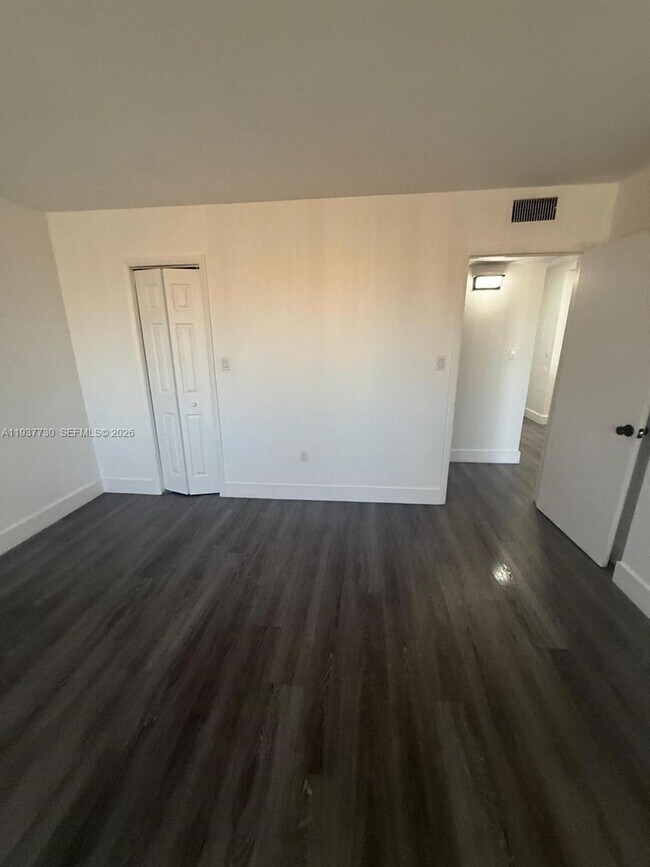 Building Photo - 6960 Miami Gardens Dr