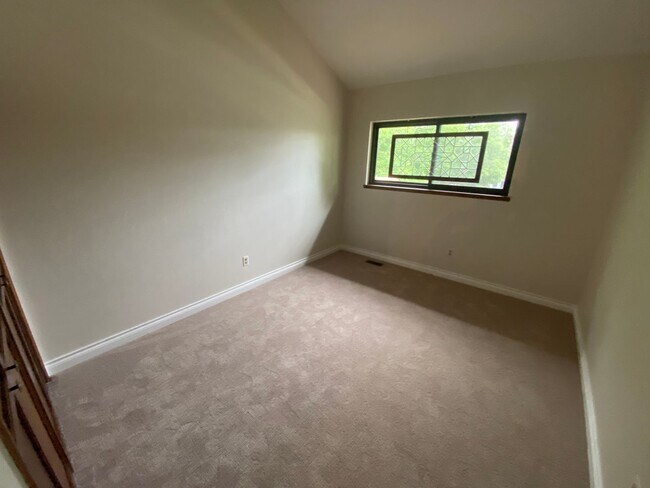 Building Photo - Great Home in the Highlands 360