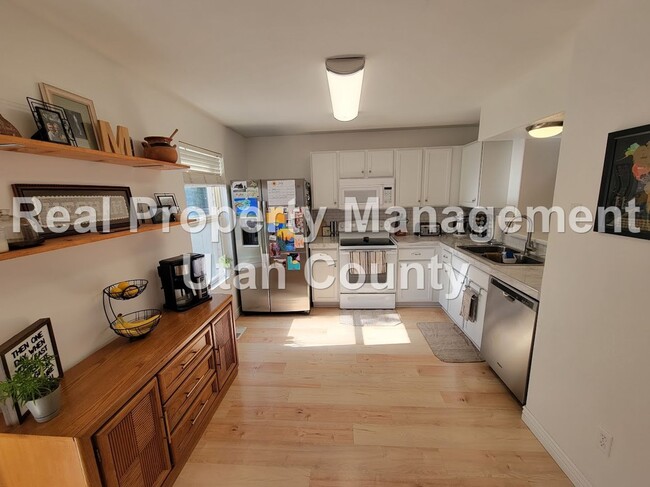 Building Photo - Eagle Mountain Townhouse