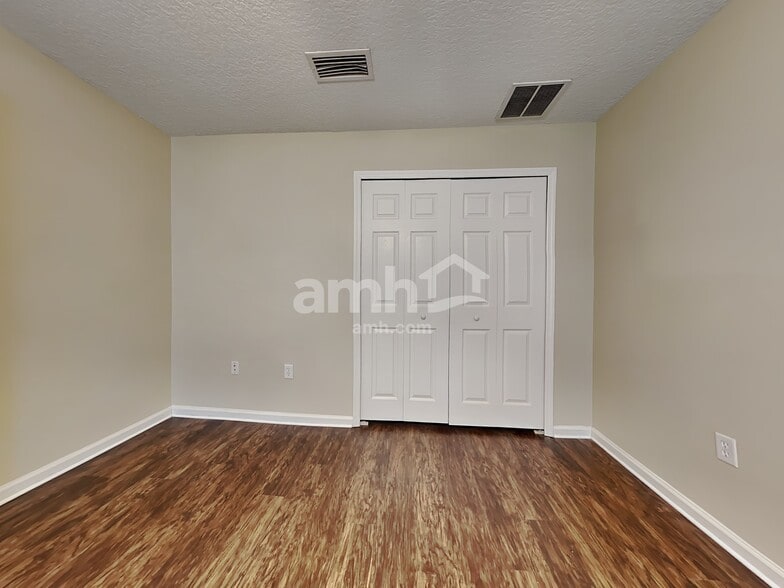 Building Photo - 9243 Prosperity Lake Dr