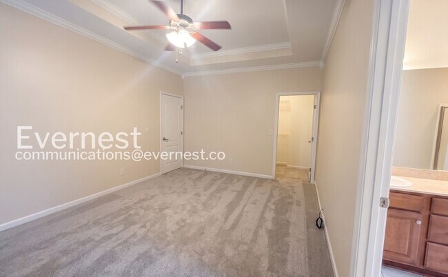 Building Photo - 3 Bed, 2 Bath Home with Garage / Available Now!
