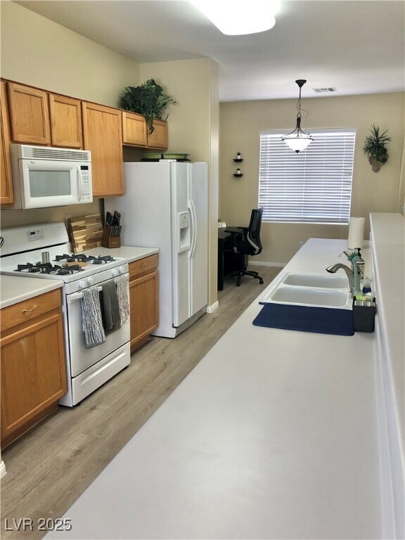 Building Photo - 701 Peachy Canyon Cir