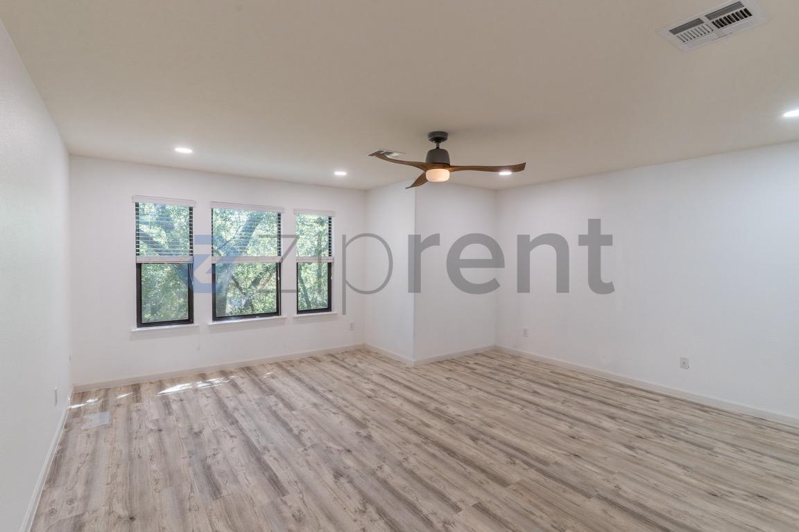 Building Photo - Unit