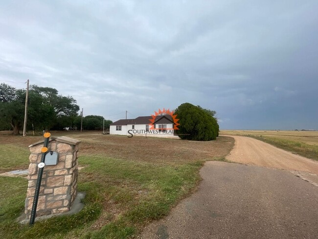 Building Photo - Charming Country home. 2 bed 1 bath