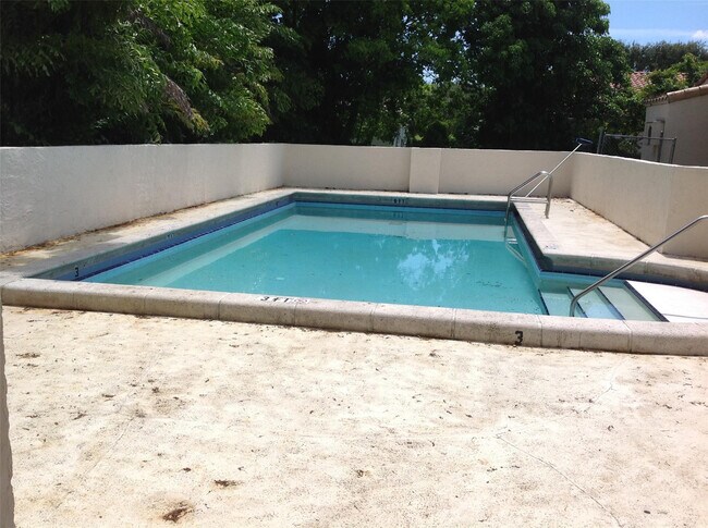 Building Photo - 3111 Coral Ridge Dr