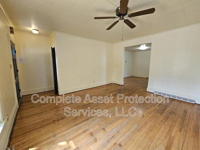 Building Photo - 114 I St