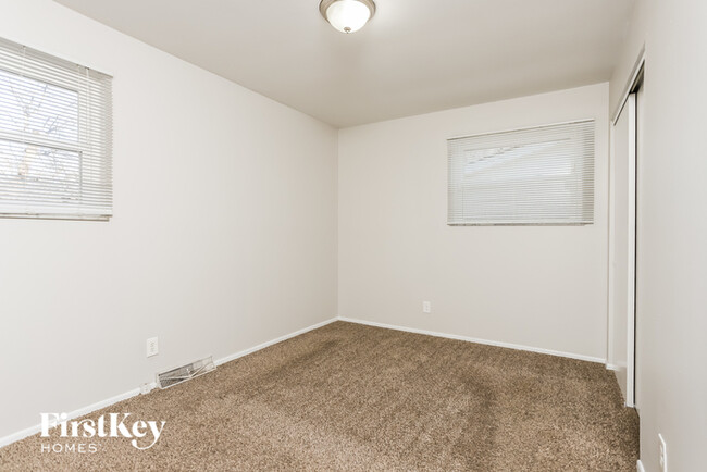 Building Photo - 525 Lula Dr